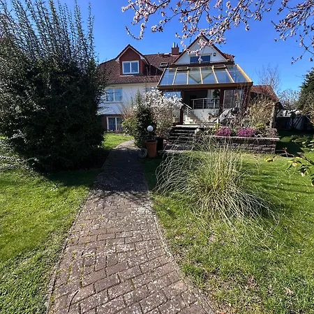 Haus Ostseesprung - Sarah Hochparterre Gratis Wlan, Parkplatz Und Gem Garten アパート バート・ドーベラン